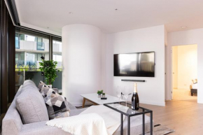 Luxury Apartment With Parking & Large Balcony